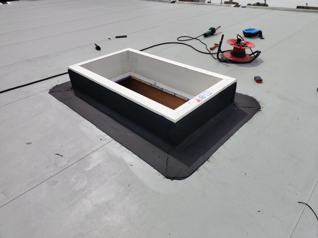 EPDM dak repareren op plat dak in Zuid-Holland
