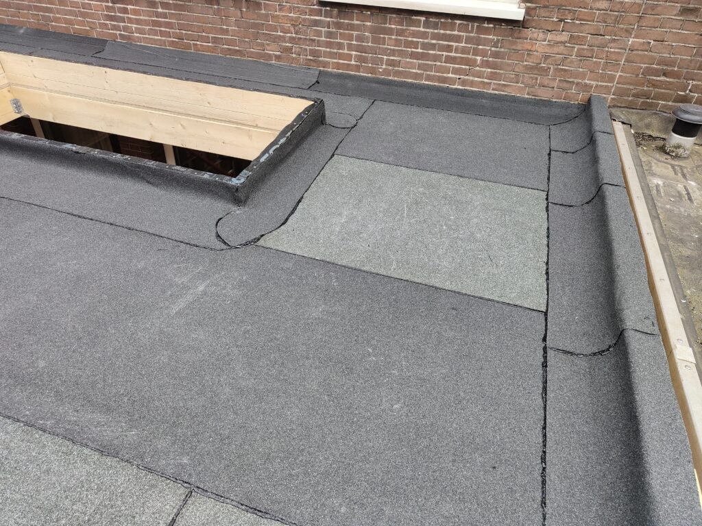 Bitumen dak reparatie bij blazen en scheuren in Zuid-Holland